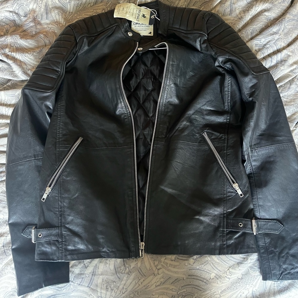 Brand New Mens Authentic Leather Jacket, medium